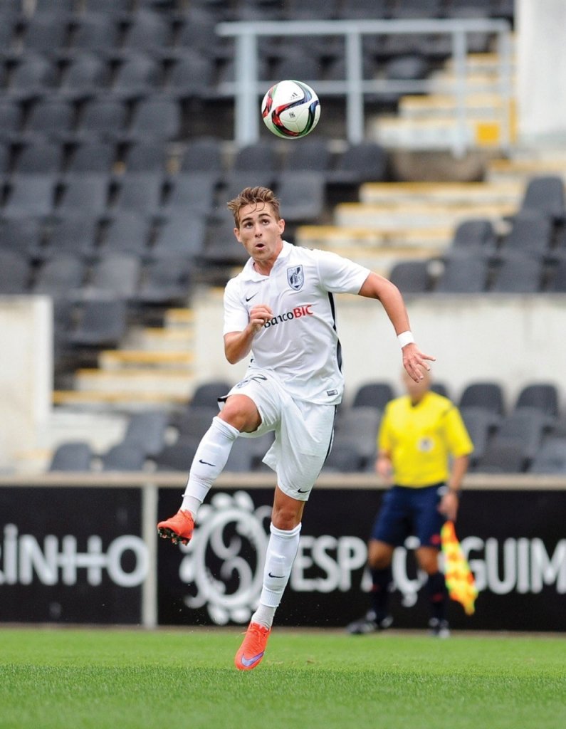 Photo of Tyler Boyd playing football
